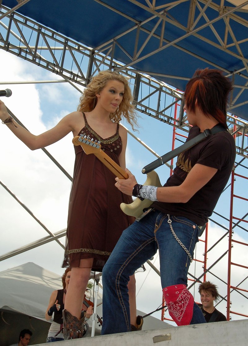 Taylor Swift — South Florida Country Music Festival — photo 42