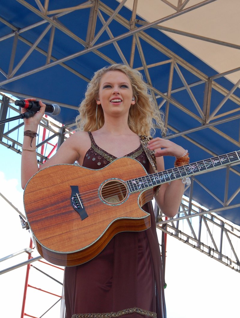 Taylor Swift — South Florida Country Music Festival — photo 45