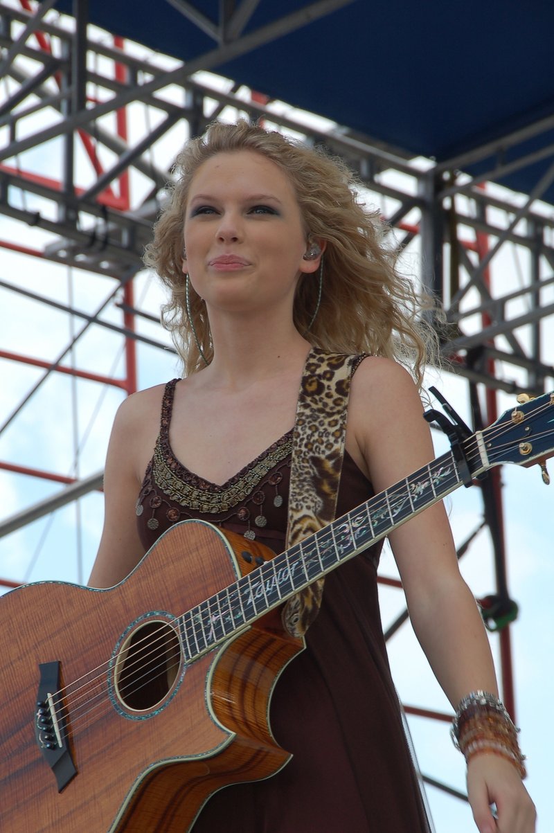 Taylor Swift — South Florida Country Music Festival — photo 46