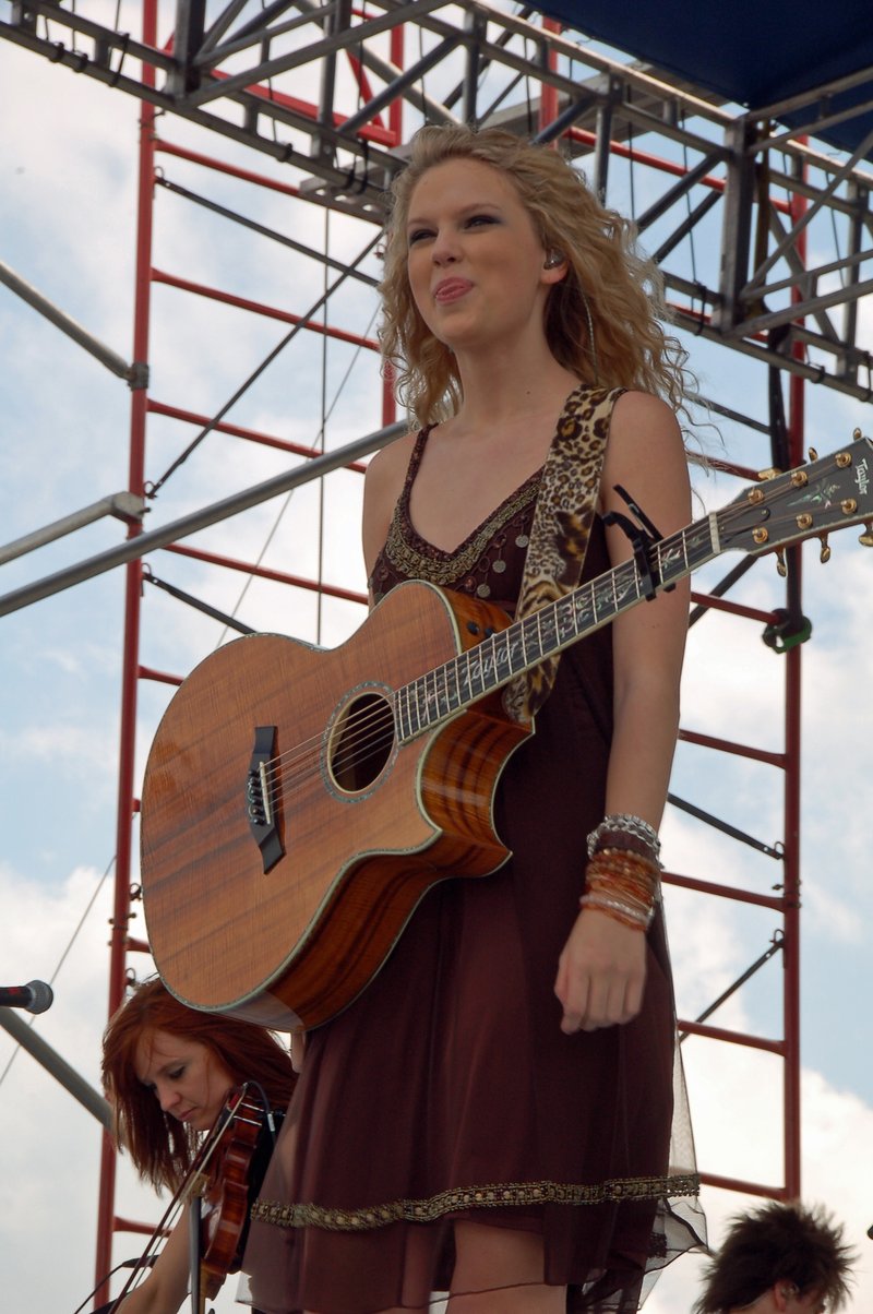 Taylor Swift — South Florida Country Music Festival — photo 48