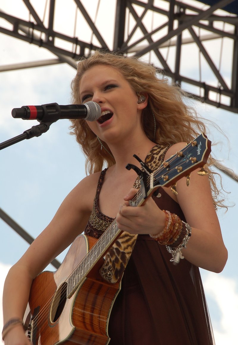 Taylor Swift — South Florida Country Music Festival — photo 49