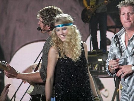 Taylor Swift — @Superpages.com Center ,Dallas — photo 3