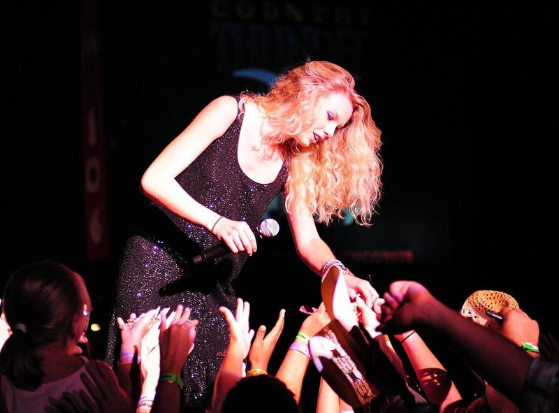 Taylor Swift — @ the Jonas Brothers Burning Up Tour Anaheim concert — photo 2