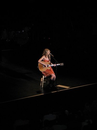 Taylor Swift — @the Wilshire Theatre — photo 2