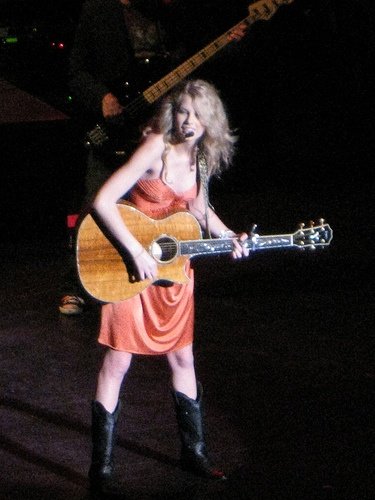 Taylor Swift — @the Wilshire Theatre — photo 8