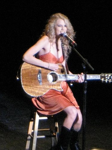 Taylor Swift — @the Wilshire Theatre — photo 12