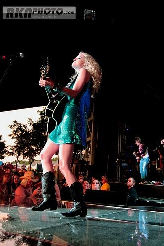 Taylor Swift — @ Verizon Wireless Amphitheater, St. Louis, MO — photo 3