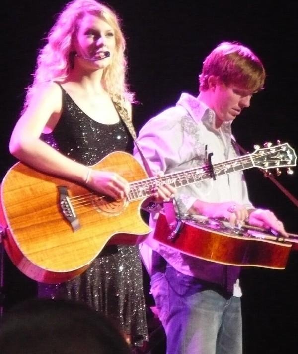Taylor Swift — @Virginia Beach, Virginia — photo 4