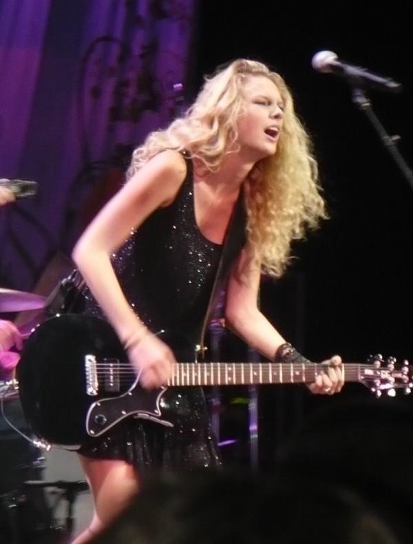 Taylor Swift — @Virginia Beach, Virginia — photo 5