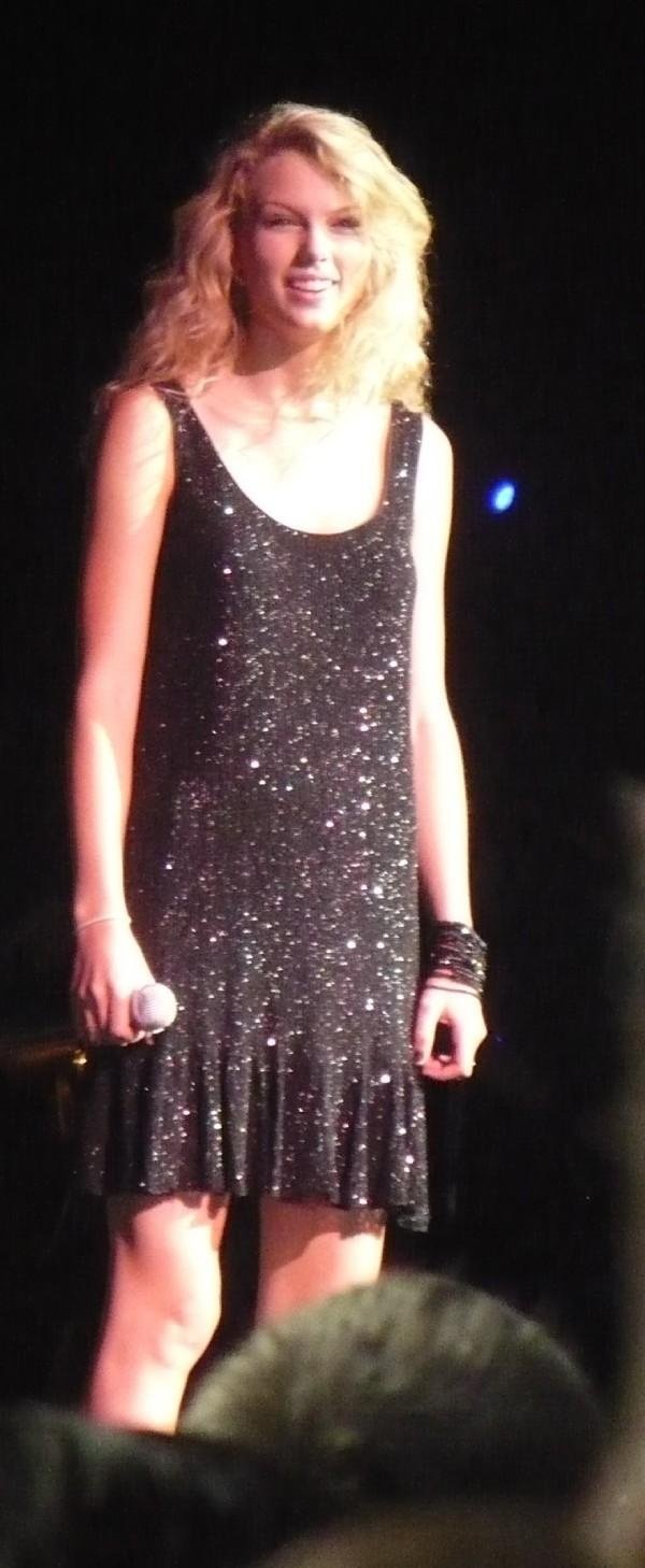 Taylor Swift — @Virginia Beach, Virginia — photo 6