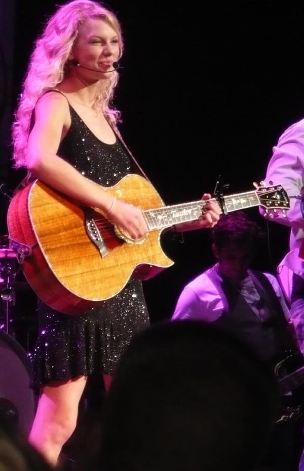 Taylor Swift — @Virginia Beach, Virginia — photo 7