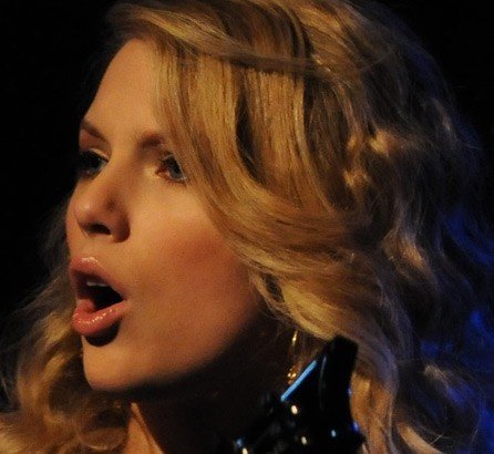 Taylor Swift — WEZL stripped sessions — photo 4
