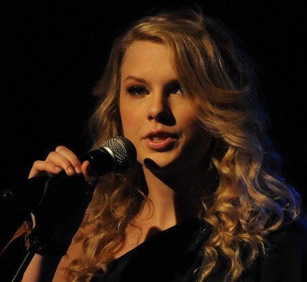 Taylor Swift — WEZL stripped sessions — photo 5