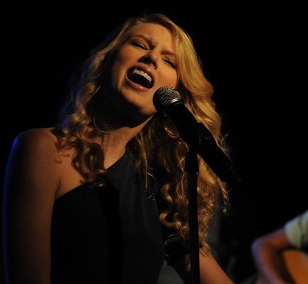 Taylor Swift — WEZL stripped sessions — photo 7