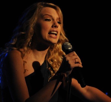 Taylor Swift — WEZL stripped sessions — photo 8