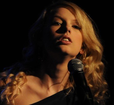 Taylor Swift — WEZL stripped sessions — photo 9