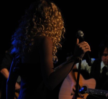 Taylor Swift — WEZL stripped sessions — photo 10