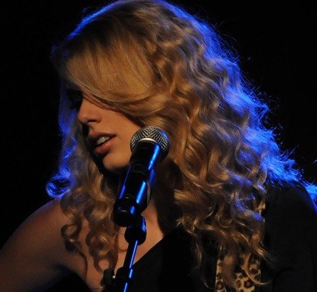 Taylor Swift — WEZL stripped sessions — photo 12