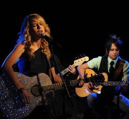 Taylor Swift — WEZL stripped sessions — photo 16