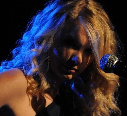 Taylor Swift — WEZL stripped sessions — photo 19