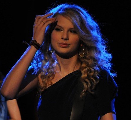 Taylor Swift — WEZL stripped sessions — photo 20