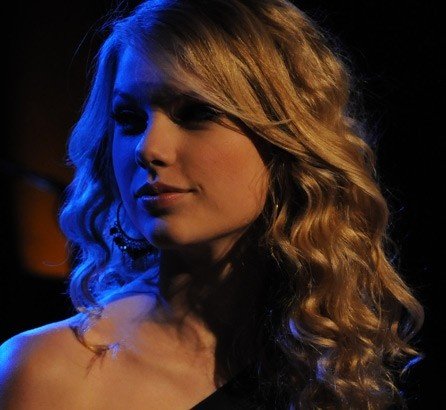 Taylor Swift — WEZL stripped sessions — photo 22