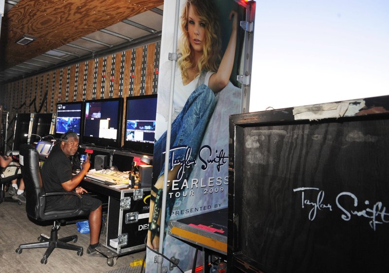 Taylor Swift — 17th Annual Country Thunder USA — photo 151