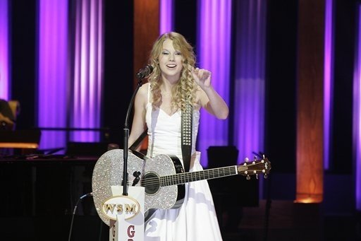 Taylor Swift — April 14 - Grand Ole Opry — photo 4