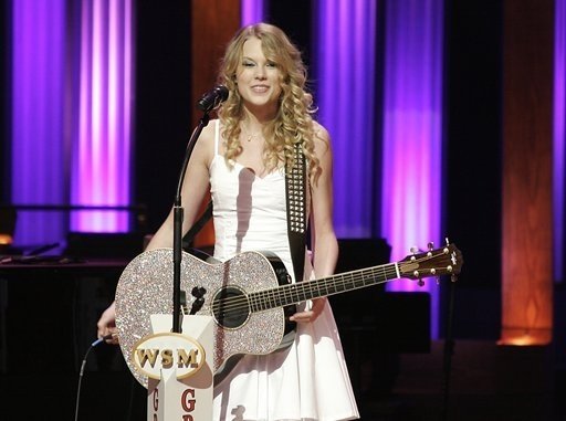 Taylor Swift — April 14 - Grand Ole Opry — photo 5