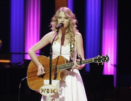 Taylor Swift — April 14 - Grand Ole Opry — photo 7