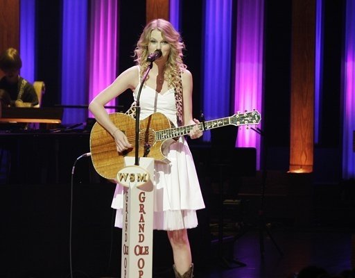 Taylor Swift — April 14 - Grand Ole Opry — photo 8