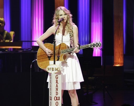 Taylor Swift — April 14 - Grand Ole Opry — photo 9