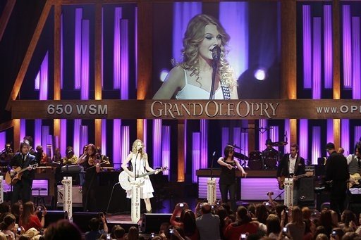 Taylor Swift — April 14 - Grand Ole Opry — photo 12