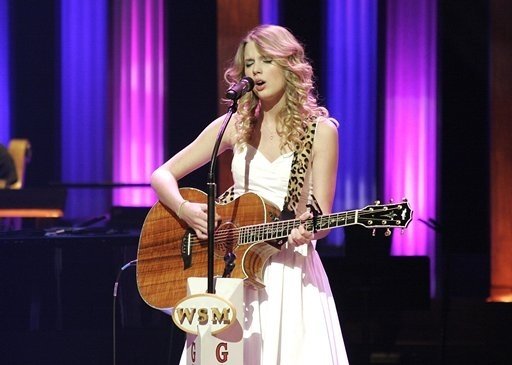 Taylor Swift — April 14 - Grand Ole Opry — photo 14