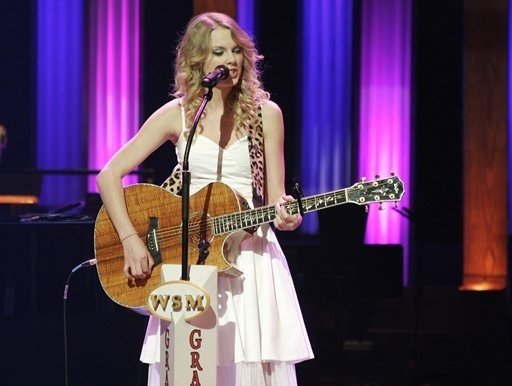 Taylor Swift — April 14 - Grand Ole Opry — photo 15
