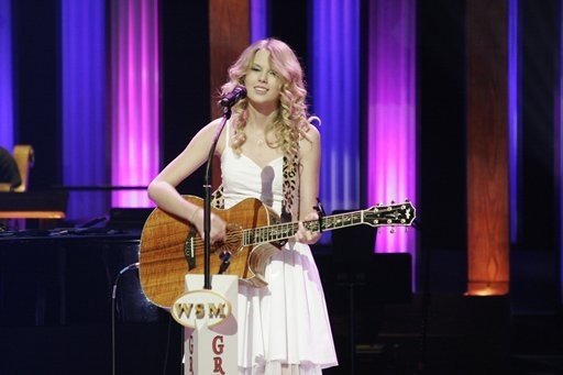 Taylor Swift — April 14 - Grand Ole Opry — photo 16