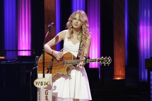 Taylor Swift — April 14 - Grand Ole Opry — photo 17
