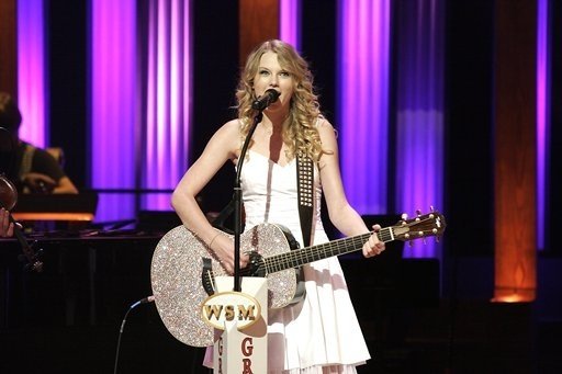 Taylor Swift — April 14 - Grand Ole Opry — photo 21