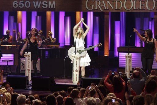Taylor Swift — April 14 - Grand Ole Opry — photo 24