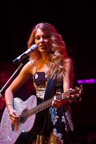 Taylor Swift — April 28 - Bishop Ireton High School — photo 2