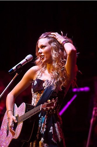 Taylor Swift — April 28 - Bishop Ireton High School — photo 6