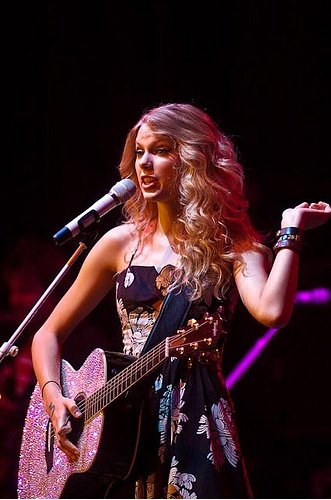 Taylor Swift — April 28 - Bishop Ireton High School — photo 10