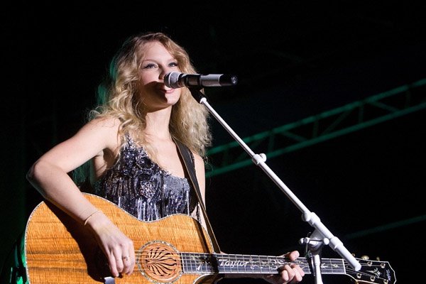 Taylor Swift — 2009 BamaJam Music and Arts Festival — photo 9
