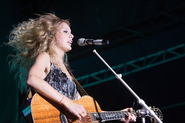 Taylor Swift — 2009 BamaJam Music and Arts Festival — photo 28