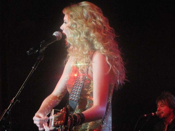 Taylor Swift — @ Brisbane, Australia — photo 5