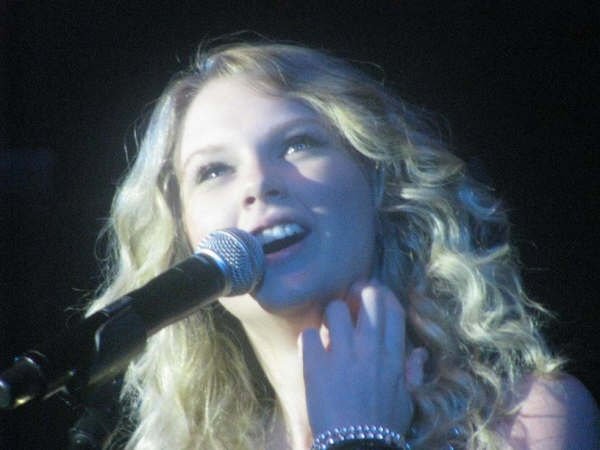 Taylor Swift — @ Brisbane, Australia — photo 6