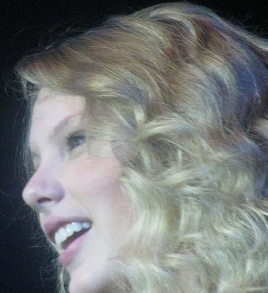 Taylor Swift — @ Brisbane, Australia — photo 7