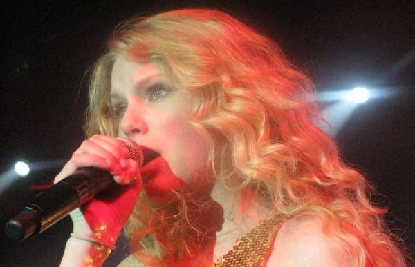Taylor Swift — @ Brisbane, Australia — photo 8