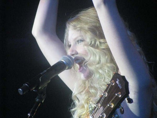 Taylor Swift — @ Brisbane, Australia — photo 11
