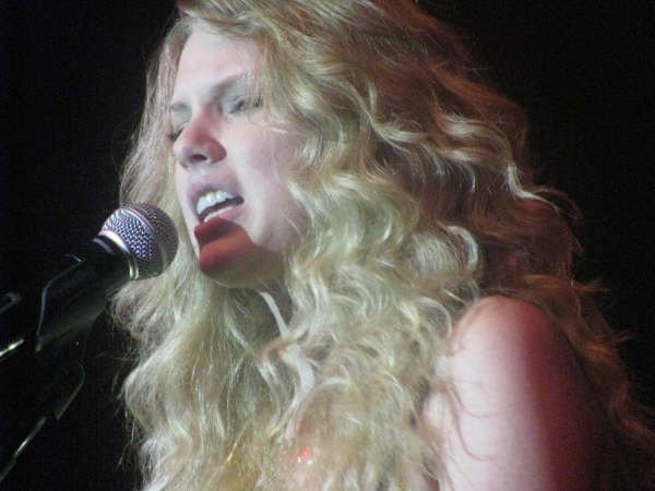 Taylor Swift — @ Brisbane, Australia — photo 13